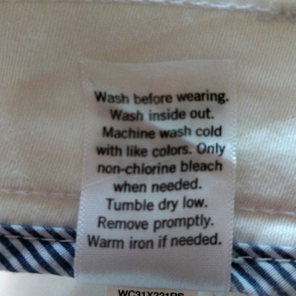 Women White Shorts / Size 18 - Picture 6 of 6